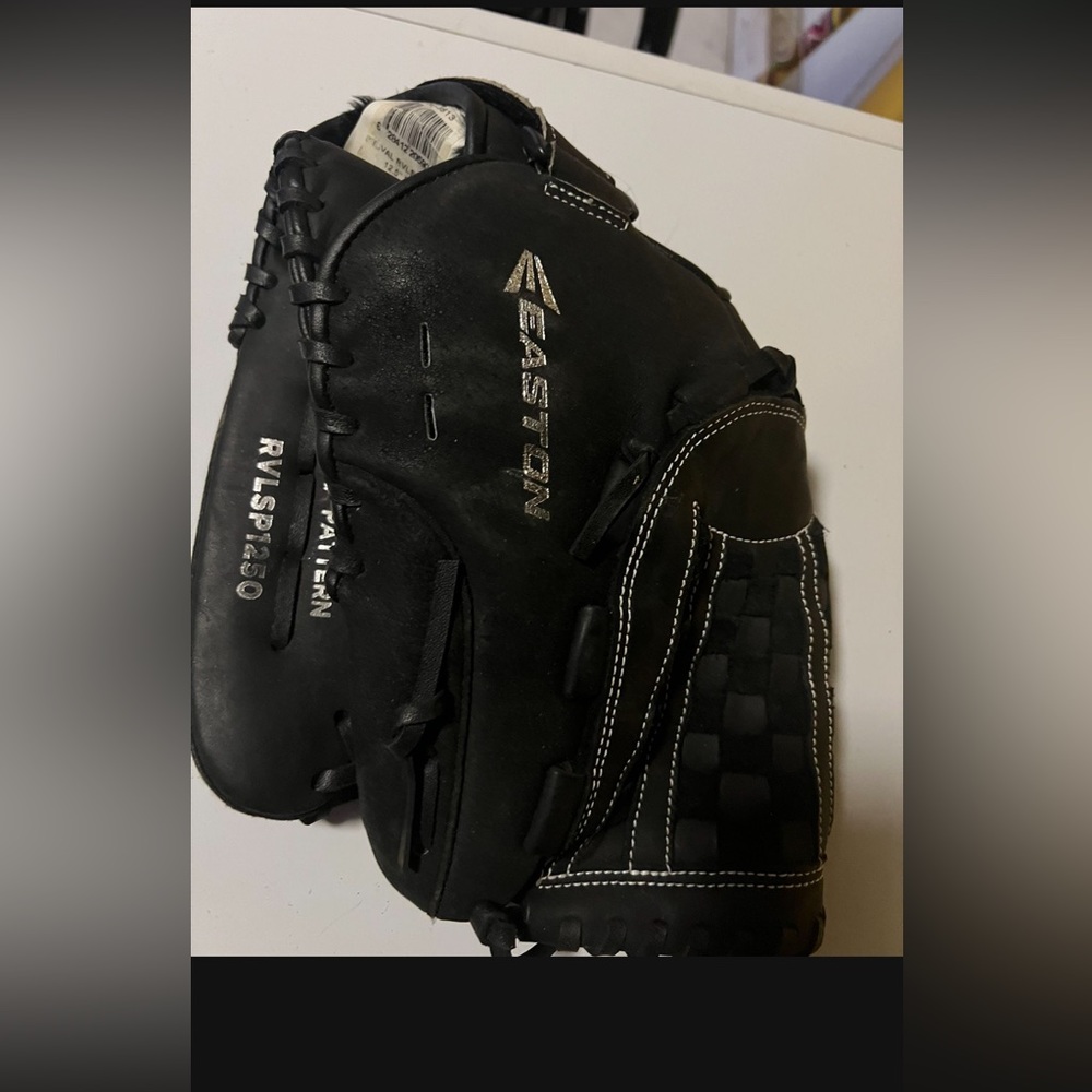 Easton rival glove
